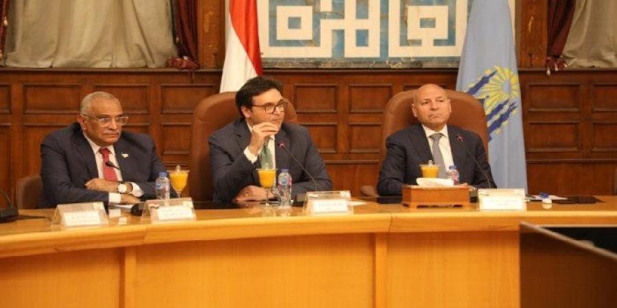 محافظ القاهرة يلتقى وزير الثقافة لبحث التعاون المشترك لاستعادة المكانة التاريخية للعاصمة الثقافية - هرم مصر