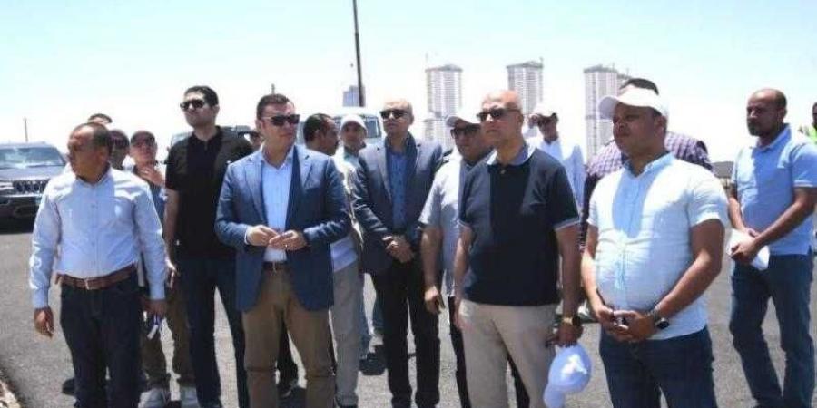 وزير الإسكان يتفقد كوبرى C19 والمدينة التراثية والمنطقة الشاطئية بمدينة العلمين الجديدة - هرم مصر