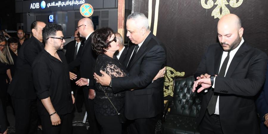 اول ظهور لـ لبلبة بعد شائعة صورتها المفبركة مع عادل إمام - هرم مصر