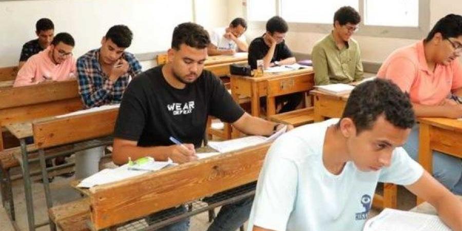 إصابة 4 طلاب ومراقب بـ إعياء خلال امتحاني الفيزياء والتاريخ بالمنيا - هرم مصر
