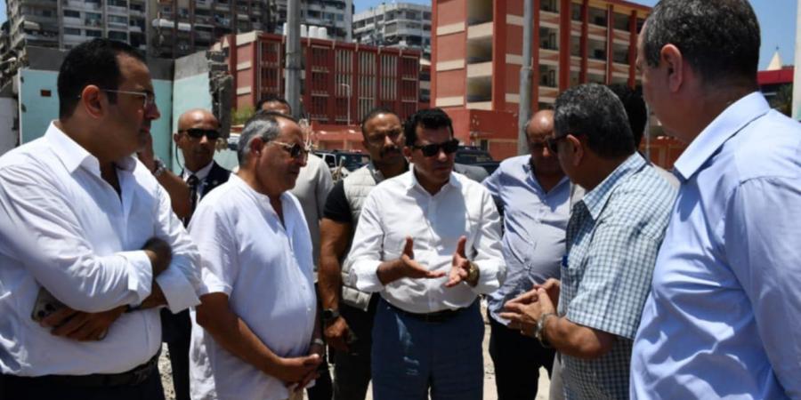 وزير الشباب ومحافظ بورسعيد يتفقدان الأرض الجديدة لمركز شباب الإستاد - هرم مصر