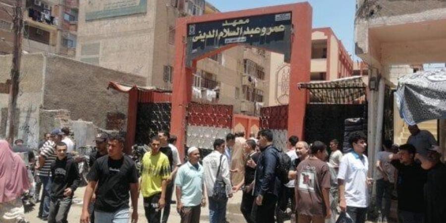 كلمة «موقوتة» فى سؤال الترجمة للغة الانجليزية تثير جدل طلاب القسم العلمي بالثانوية الأزهرية بالشرقية - هرم مصر
