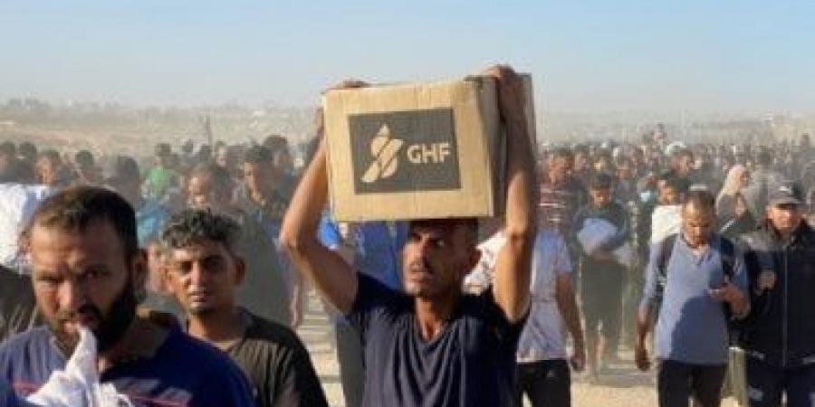 هآرتس: جنود إسرائيليون يطلقون النار على فلسطينيين قرب مواقع توزيع المساعدات بغزة - هرم مصر