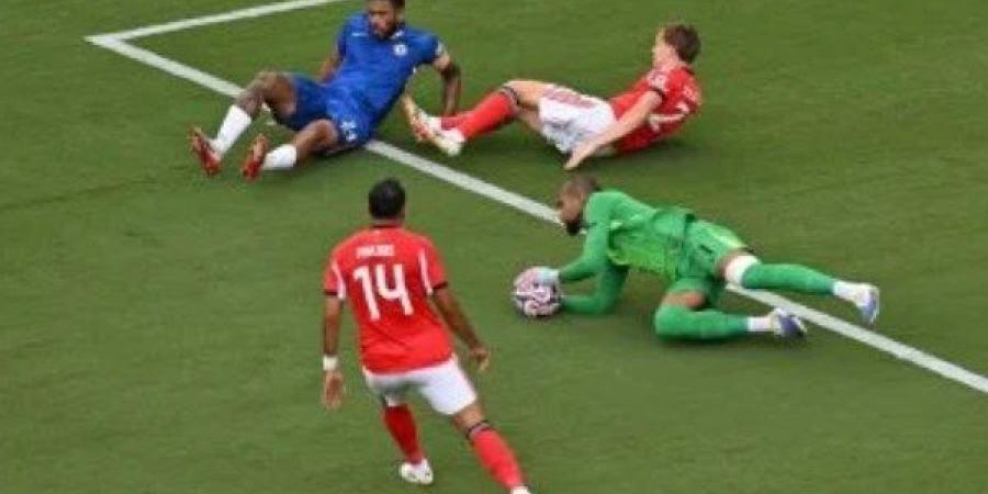 لقاء متوقف وتعليق ناري من فايق| ماذا يحدث في قمة بنفيكا وتشيلسي بكأس العالم للأندية - هرم مصر