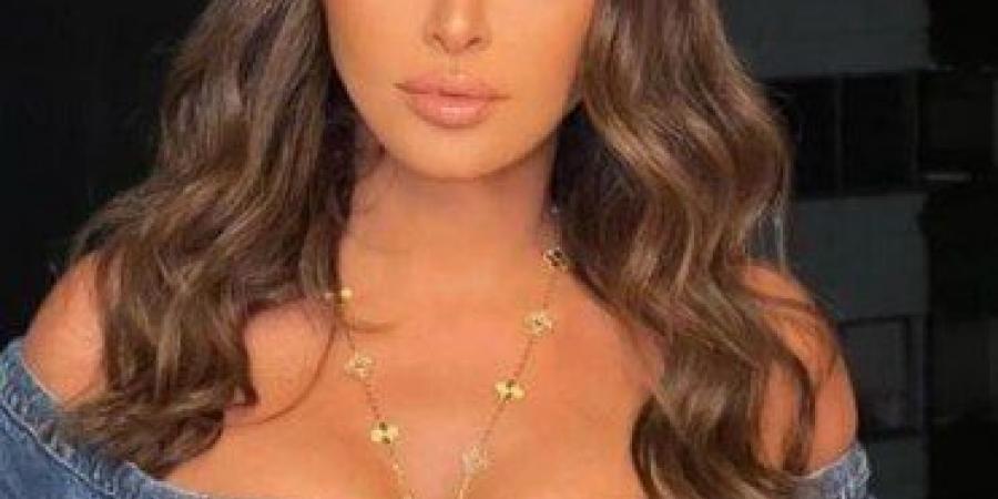 «إليسا» تتصدر التريند بعد إطلالتها بفستان من الجينز «صور » - هرم مصر