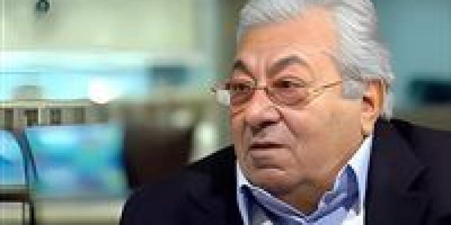 فاروق فلوكس: والدي كان غاضبًا مني بسبب وفاة والدتي.. وأغمي عليَ على المسرح - هرم مصر