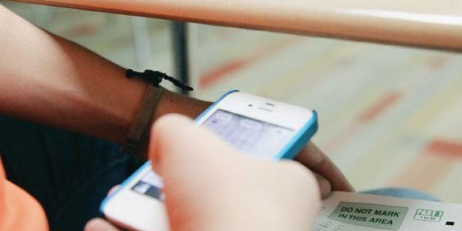 تداول امتحان اللغة الإنجليزية بجروبات الغش بعد توزيعه بلجان الثانوية العامة - هرم مصر