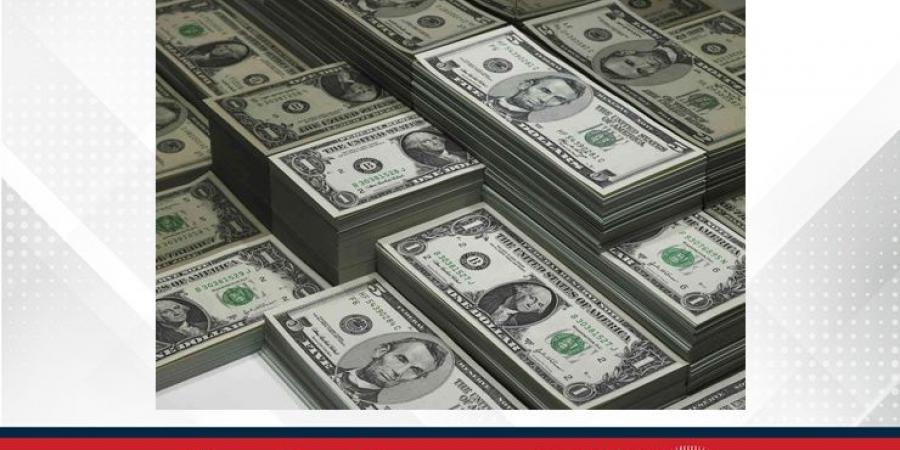 الدولار يتراجع قرب أدنى مستوياته في أربع سنوات - هرم مصر
