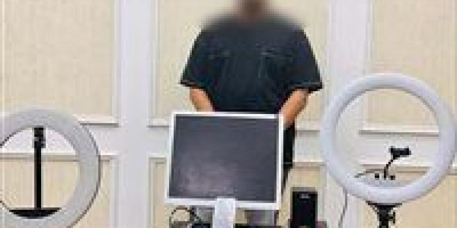 «شهرة وأرباح على حساب الأخلاق».. ضبط صانع محتوى بالقاهرة لنشره فيديوهات خادشة للحياء - هرم مصر