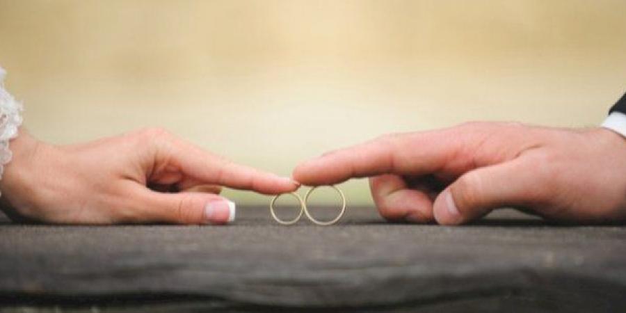 هل التعرف بين الشاب والفتاة قبل التقدم للخطبة حرام؟ #دين وحياة #دار الإفتاء - هرم مصر
