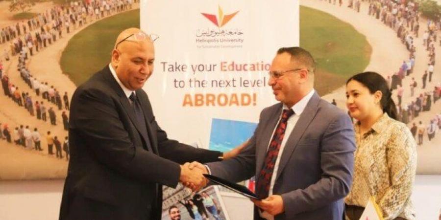 مصر للطيران توقع بروتوكولات تعاون مع جامعة هليوبوليس وشركات سيكم للاستثمار - هرم مصر