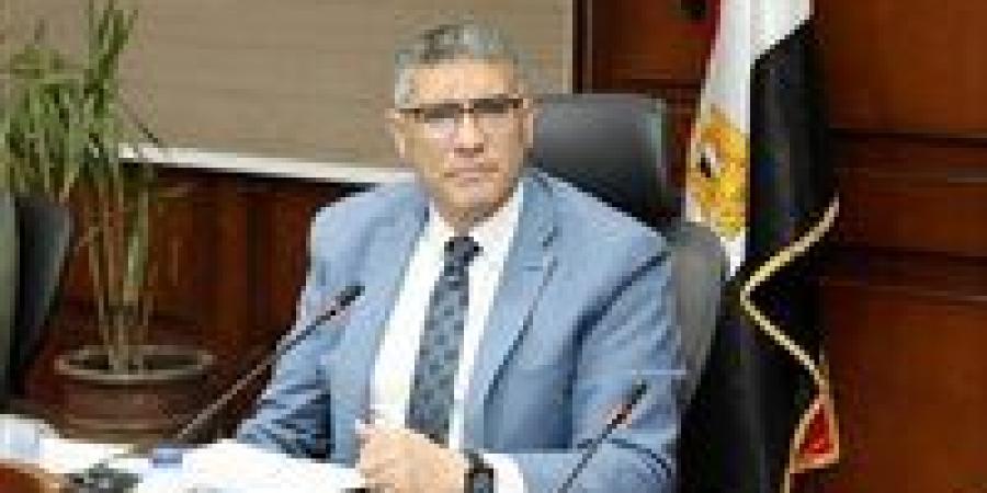 تكثيف الحملات على الطرق والمحاور لمواجهة السير العكسي لمركبات "التوك توك" وضبطها بالجيزة - هرم مصر