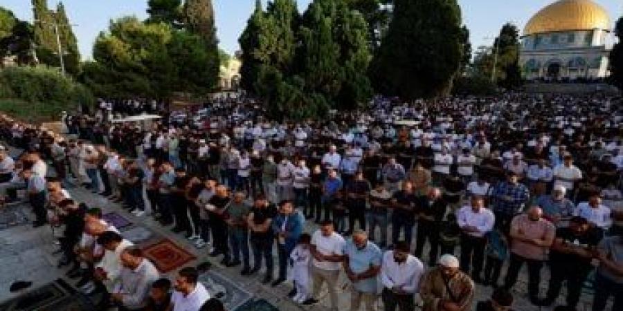 وسط إجراءات الاحتلال المشددة.. 40 ألفا يؤدون صلاة الجمعة فى المسجد الأقصى - هرم مصر