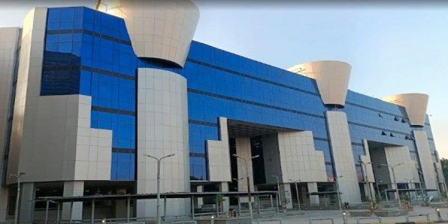 تمديد الاعتماد الدولي لصيدلة عين شمس حتى 2029 - هرم مصر