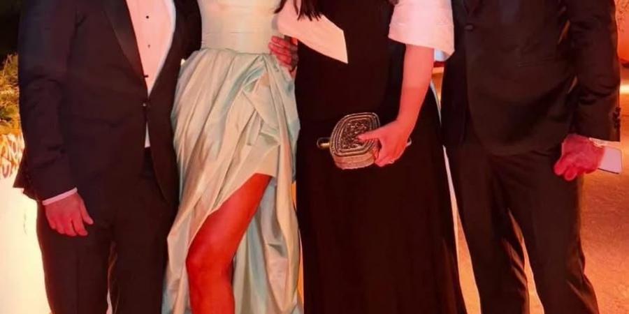 يسرا وحماقي وكريم عبد العزيز والرداد بحفل زفاف حفيد عادل إمام .. صور - هرم مصر