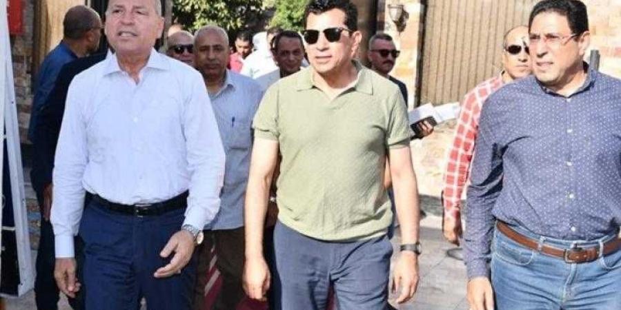 وزير الرياضة ومحافظ القاهرة يتفقدان المركز الرياضي بشبرا - هرم مصر