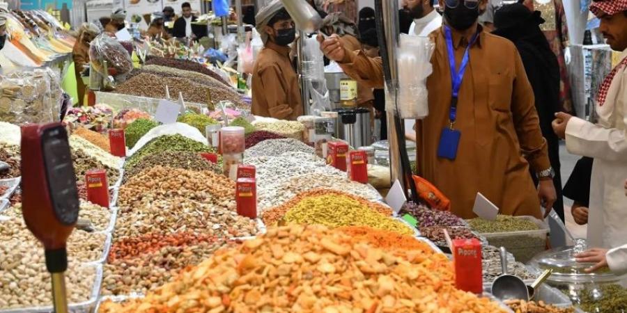 ركن البهارات والقهوة السعودية يستقطب زوار أبها للتسوق26 - هرم مصر