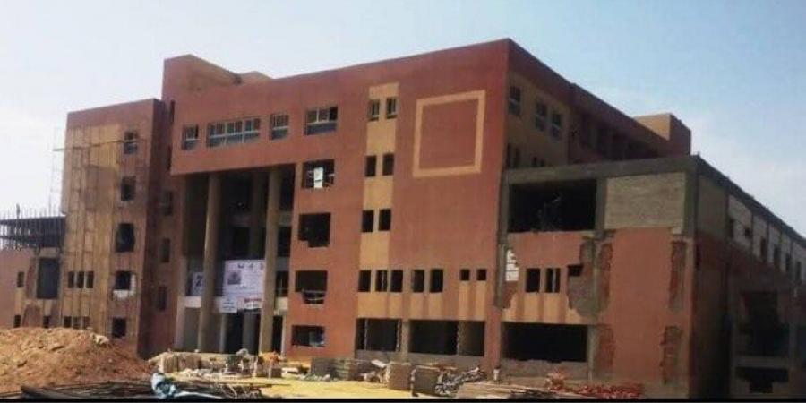 محافظ البحر الأحمر يتابع أعمال المرحلة الثانية من مستشفى رأس غارب المركزي - هرم مصر