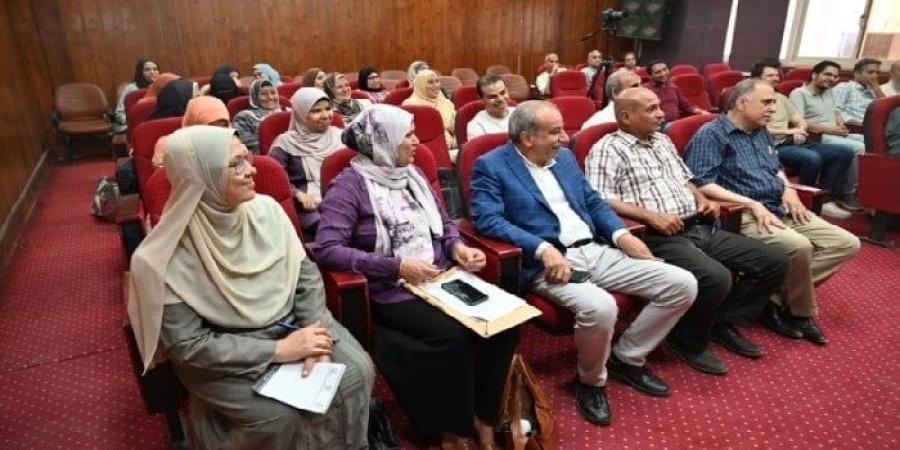 «دور العلوم الإنسانية في نهضة الوطن وتحقيق رؤية مصر 2030» في ندوة بجامعة الفيوم - هرم مصر