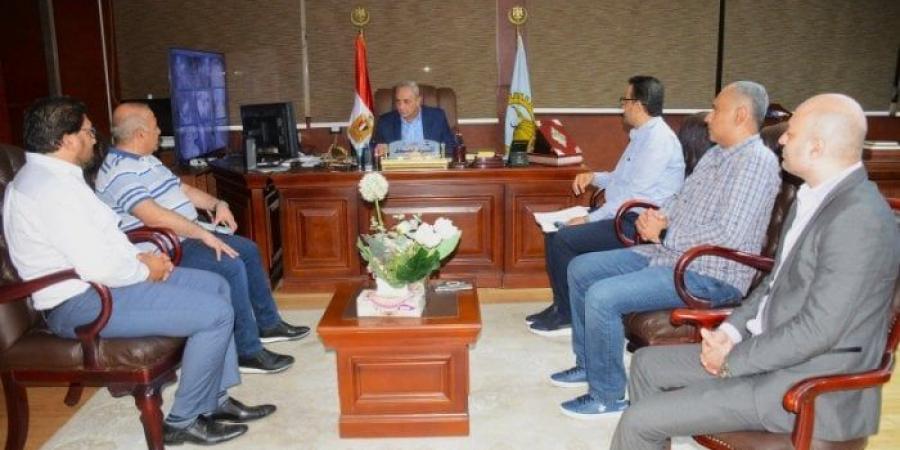 محافظ الغربية يعقد اجتماعًا عاجلًا لتيسير إجراءات الكشف الطبي للطلاب الجدد - هرم مصر