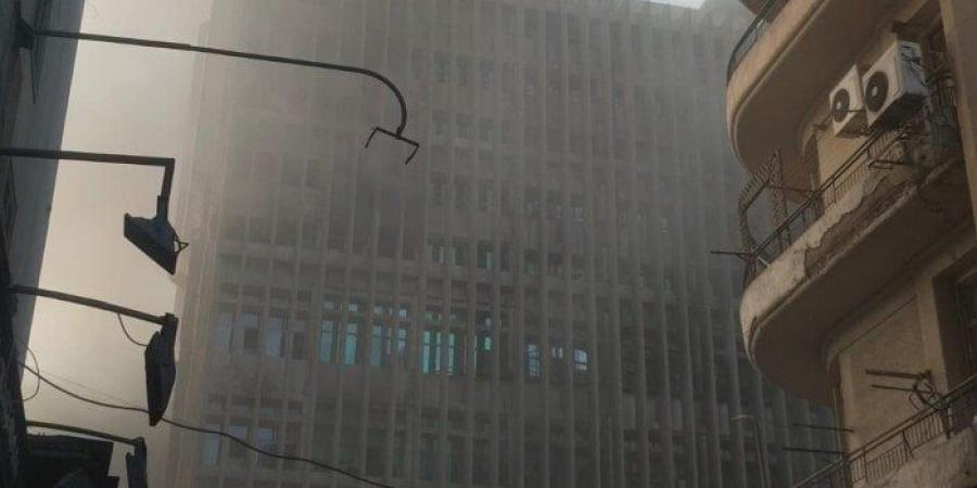 الدفع بـ 17 سيارة إسعاف لموقع حريق سنترال رمسيس - هرم مصر