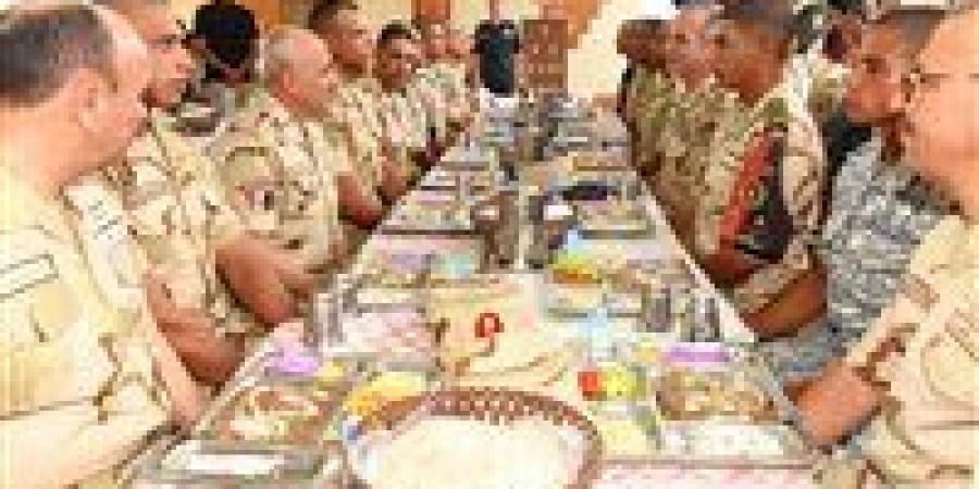 رئيس الأركان يتفقد معهد ضباط الصف ويلتقي بهيئة التدريس والطلبة - هرم مصر