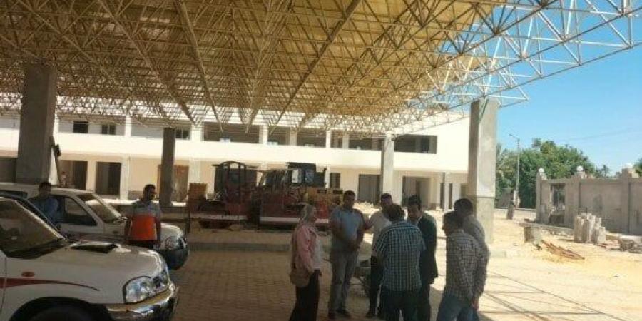 نائب محافظ قنا يتفقد مشروع إنشاء مجمع مواقف نجع حمادي الجديد - هرم مصر