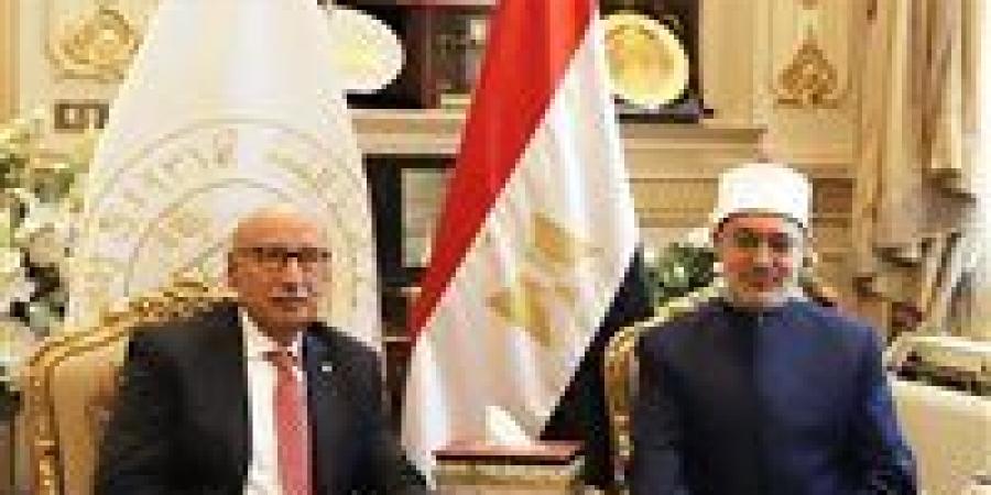 مفتي الجمهورية يهنئ رئيس محكمة النقض بتوليه مهام منصبه الجديد - هرم مصر
