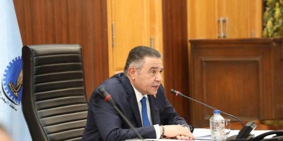 خطة استثمارية جديدة بقيمة 792 مليون جنيه.. محافظ البحر الأحمر يشدّد على متابعة ملفات التصالح وتقنين الأراضي - هرم مصر