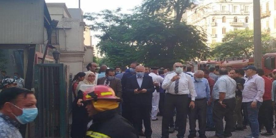 محافظ القاهرة يشرف على عمليات إطفاء حريق مبنى سنترال رمسيس بحى الأزبكية - هرم مصر