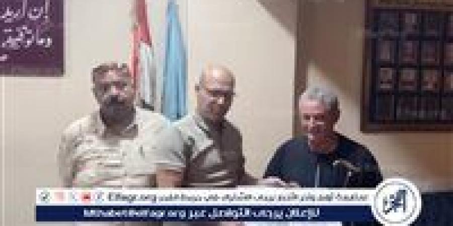رئيس مركز صدفا بأسيوط يسلم عقود تقنين أراضي أملاك الدولة للمواطنين - هرم مصر