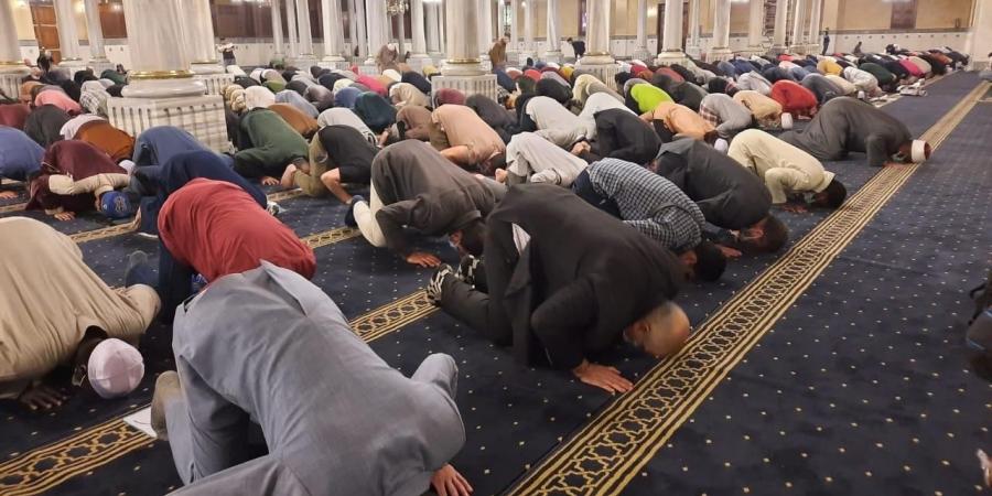 قول الشرع فى خروج المأموم من صلاة الجماعة ليصلي منفردًا #دين وحياة #دار الإفتاء - هرم مصر