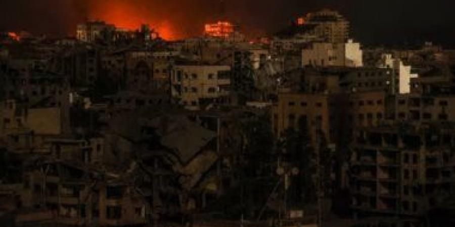 مصابون جراء قصف الاحتلال مدرسة تؤوي نازحين في مخيم البريج وسط قطاع غزة - هرم مصر