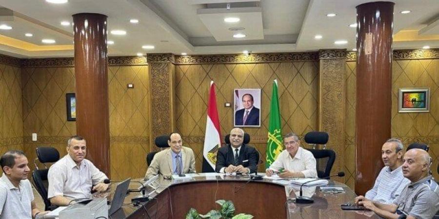 مدير تعليم القليوبية يتابع سير امتحانات الثانوية من غرفة العمليات المركزية - هرم مصر