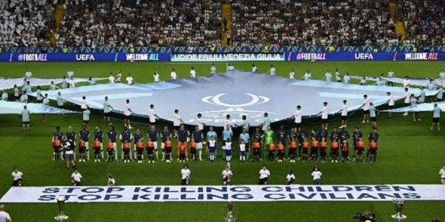 يويفا يرفع شعار أوقفوا قتل الأطفال بعد انتقادات محمد صلاح - هرم مصر