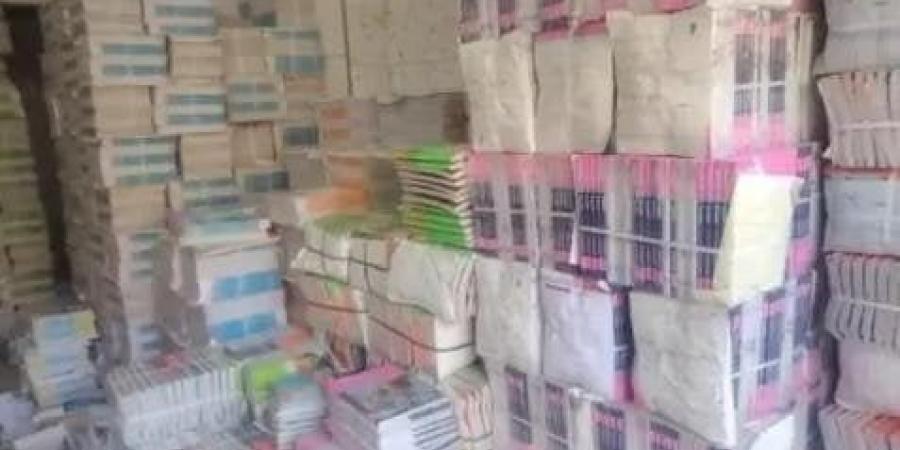 ضبط مدير مخزن «بدون ترخيص» بحوزته كتب دراسية في القاهرة - هرم مصر