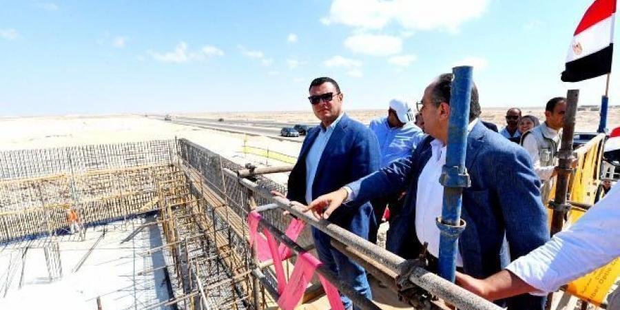 وزير الإسكان يتفقد مشروع إنشاء محطة لتحلية المياه بالعلمين - هرم مصر
