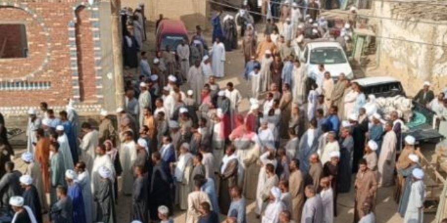 تشييع جثمان الشيخ تقادم الشريف أقدم رئيس لجنة مصالحات بأسوان والصعيد| شاهد - هرم مصر