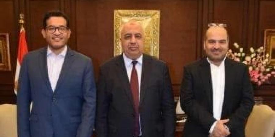 الرئيس التنفيذي الجديد لـ «عرب سات» يزور مدينة الإنتاج الإعلامي - هرم مصر