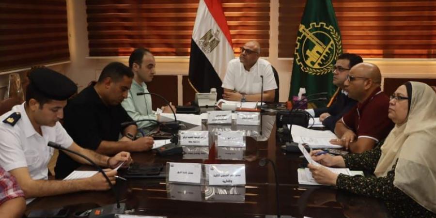 محافظ القليوبية يبحث تنظيم تراخيص الإعلانات وتعظيم مواردها - هرم مصر