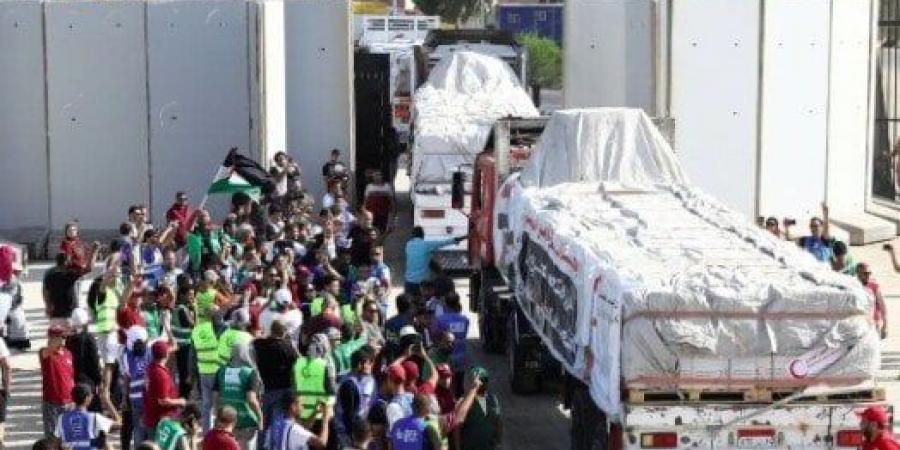 إدخال 115 شاحنة مساعدات إنسانية إلى الفلسطينيين بغزة عبر كرم أبو سالم - هرم مصر