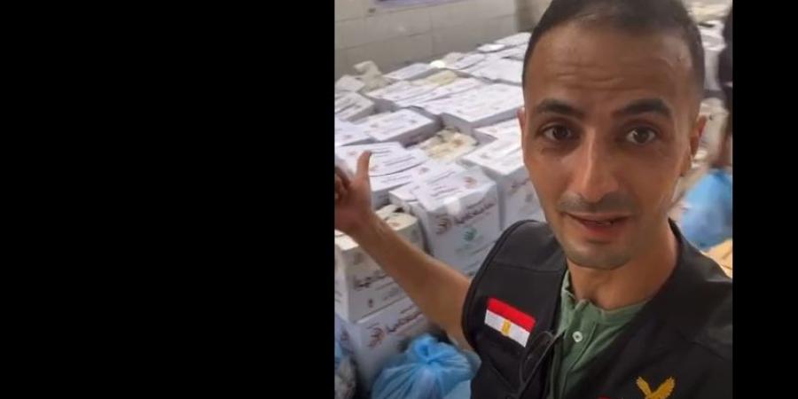 المساعدات الإنسانية المقدمة من مصر توزع على المواطنين بغزة.. فيديو - هرم مصر