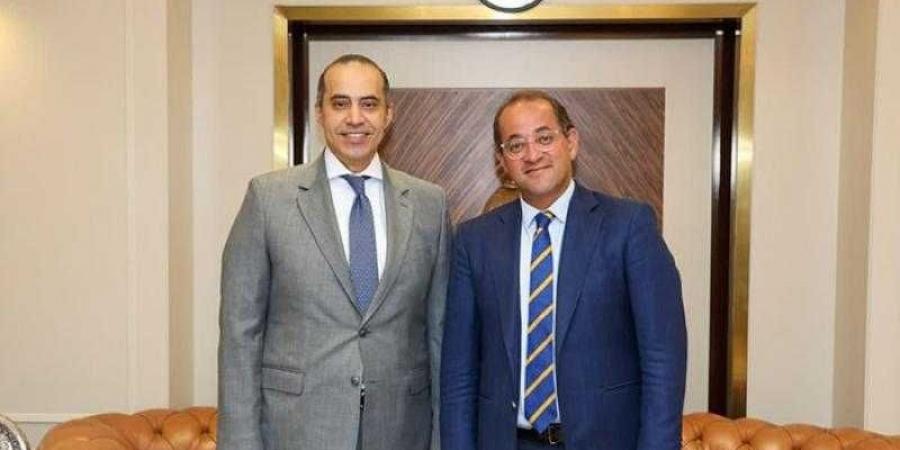 وزير الشئون النيابية والقانونية يلتقي وزير المالية ورئيس جهاز حماية المنافسة ومنع الممارسات الاحتكارية - هرم مصر