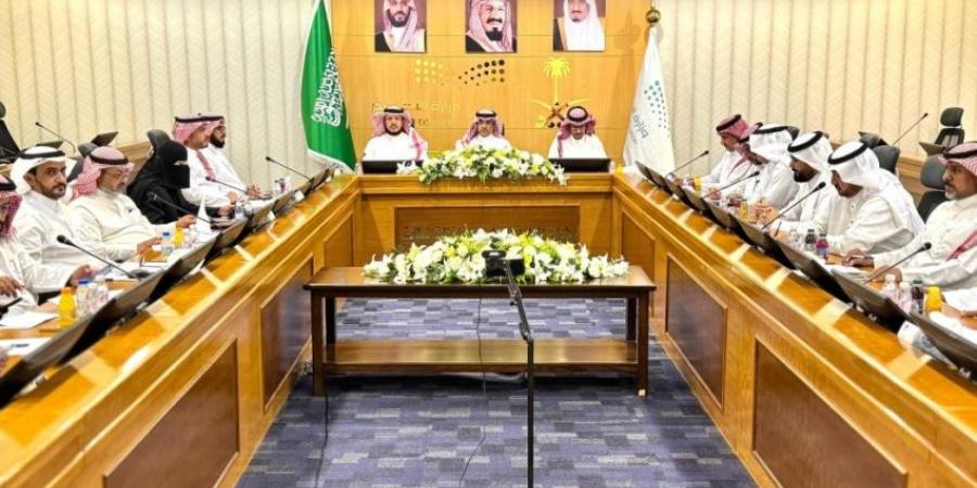 تعليم الطائف يعقد لقاءً افتراضياً مع مديري ومديرات المدارس بعنوان   نحو الانضباط والتميز - هرم مصر