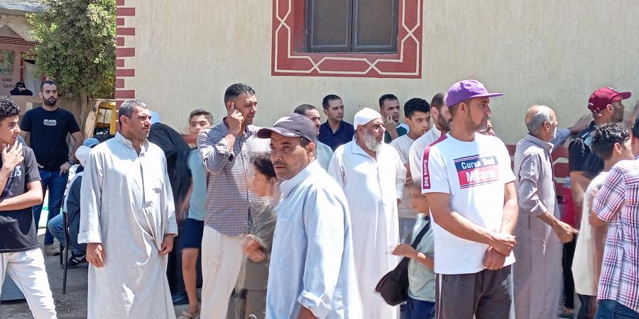 البلد كلها حزينة.. أهالي كفر الشيخ يستقبلون المعزين في والد محمد الشناوي - هرم مصر