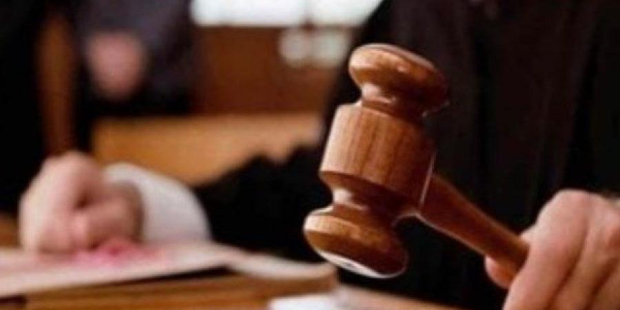 فيديو يكشف حيلة عاطل بوضع كلبش لابتزاز أصحاب السيارات في الطالبية|تفاصيل - هرم مصر