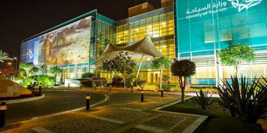 3 ملايين ريال غرامة التعدي على الوجهات السياحية - هرم مصر