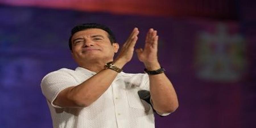 إيهاب توفيق وكنزي تركي يتألقان بدويتو ناجح بمهرجان القلعة الـ33 - هرم مصر