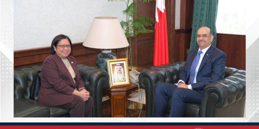 وزير الشؤون القانونية وزير العمل بالوكالة يستقبل سفيرة جمهورية الفلبين لدى مملكة البحرين - هرم مصر