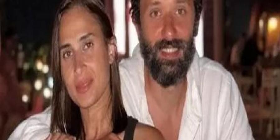 كريم محمود عبد العزيز يفاجئ زوجته آن رفاعي على الهواء ويدعمها - هرم مصر